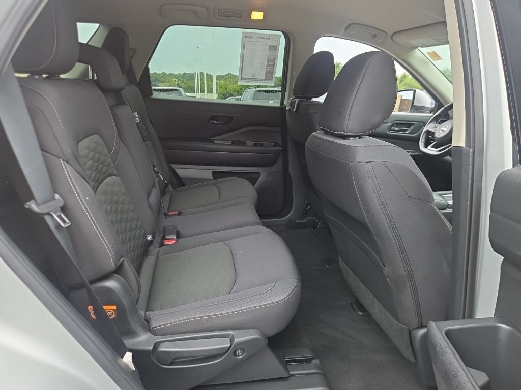 Used 2024 Nissan Pathfinder SV AWD/4WD image 22