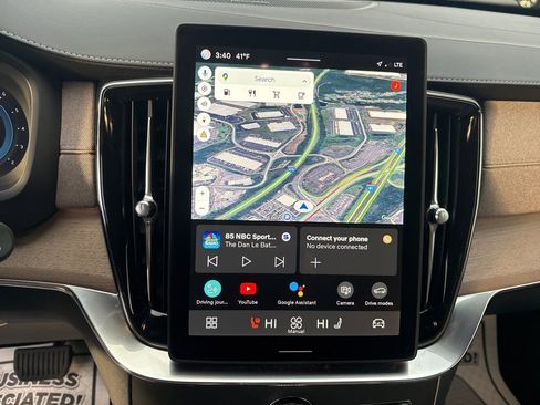 Certified 2025 Volvo XC90 B6 Plus image 27