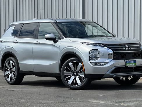 New 2026 Mitsubishi Outlander SE AWD/4WD image 3