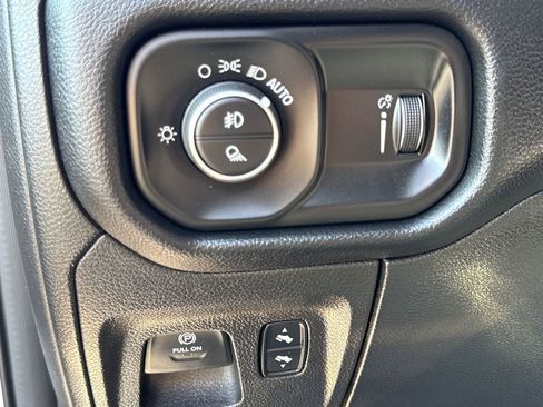 Used 2020 RAM 1500 Big Horn AWD/4WD image 18