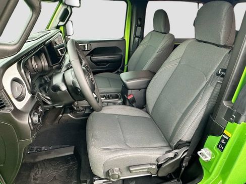 Used 2025 Jeep Wrangler Sport AWD/4WD image 18