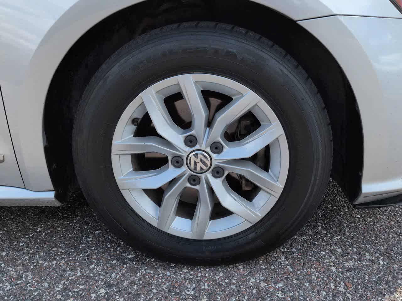 Used 2017 Volkswagen Passat 1.8T S FWD image 11