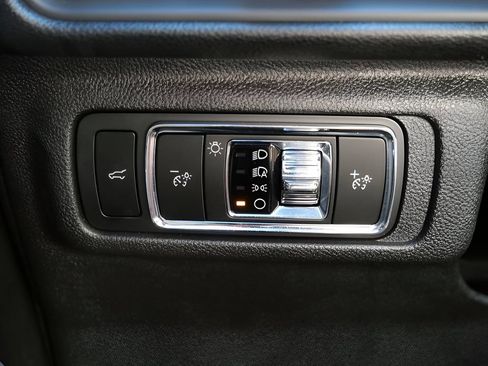 Used 2024 Lincoln Corsair FWD w/ Equipment Group 102A image 16