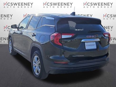 Used 2024 GMC Terrain SLE image 3