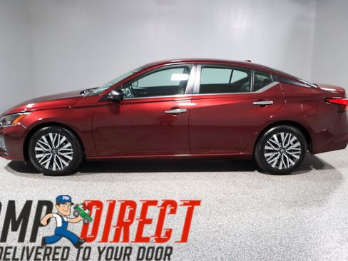 Used 2024 Nissan Altima 2.5 SV FWD image 10