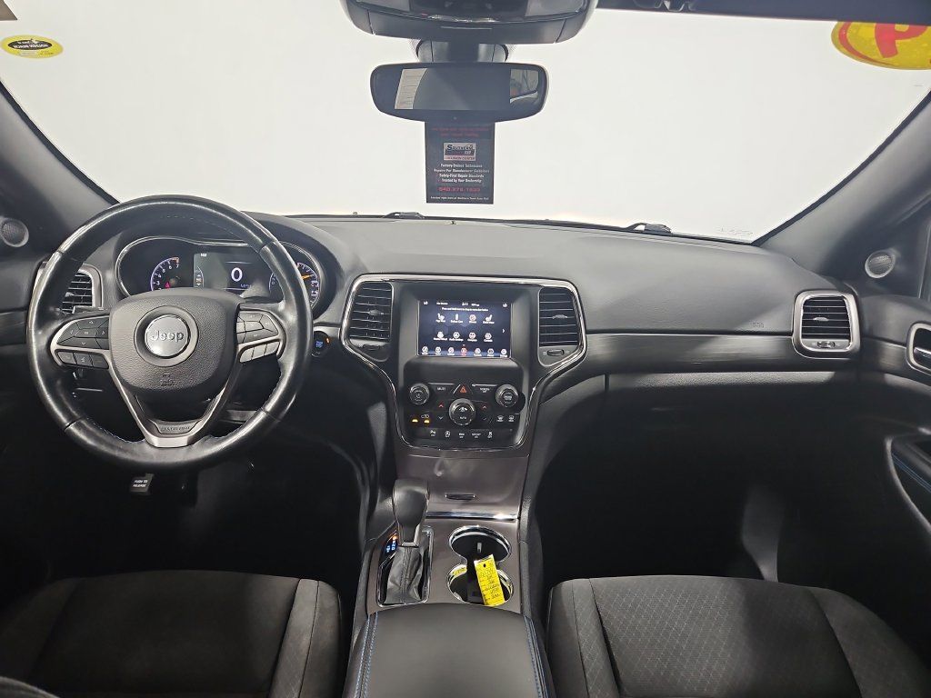 Used 2019 Jeep Grand Cherokee Laredo RWD image 13