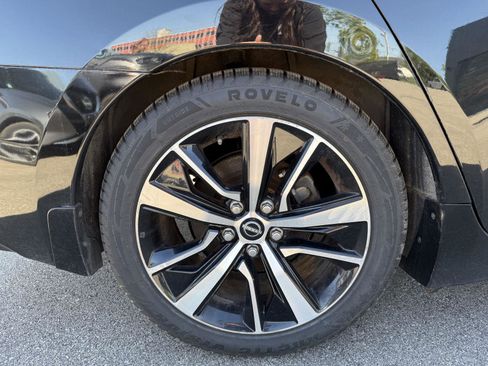 Used 2023 Nissan Maxima SL FWD image 11