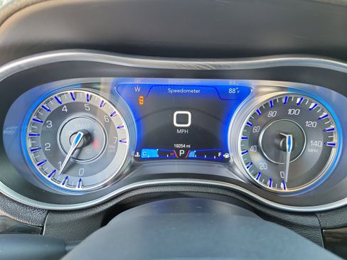 Used 2023 Chrysler 300 Touring L RWD image 31