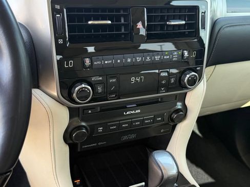 Used 2022 Lexus GX 460 Luxury w/ Off Road Package AWD/4WD image 20