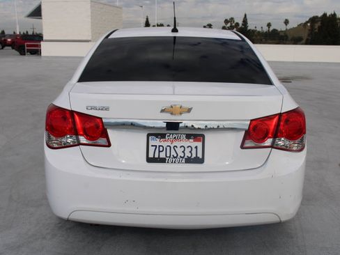 Used 2014 Chevrolet Cruze LS image 4
