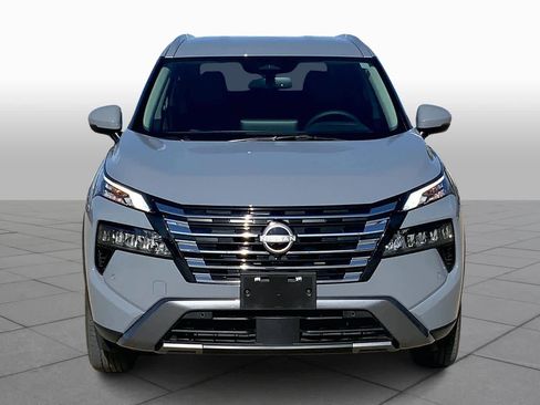 Used 2025 Nissan Rogue SL image 3