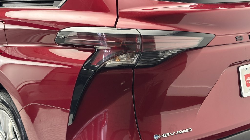 Certified 2025 Toyota Sienna XLE w/ XLE Plus Package AWD/4WD image 7