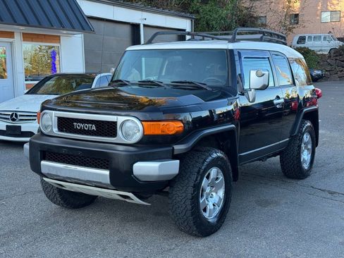 Used 2008 Toyota FJ Cruiser 4WD image 2