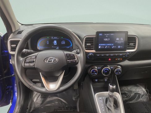 Used 2025 Hyundai Venue SEL FWD image 16