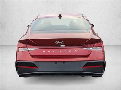 Used 2025 Hyundai Elantra SEL image 8