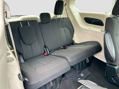 Used 2022 Chrysler Voyager LX FWD image 26