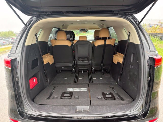 Used 2022 Kia Carnival LX FWD image 15