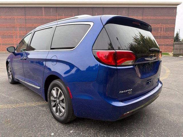 Used 2020 Chrysler Pacifica Touring-L FWD image 10