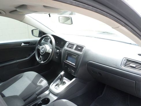 Used 2014 Volkswagen Jetta S image 9
