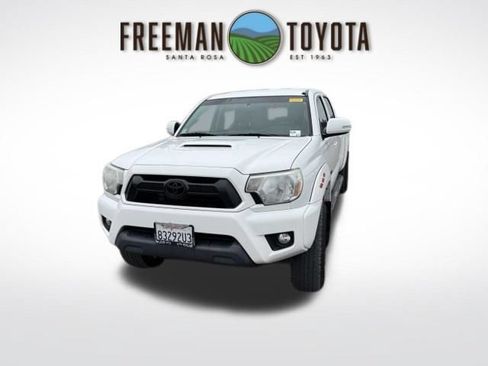 Used 2015 Toyota Tacoma PreRunner w/ TRD Sport Package RWD image 3