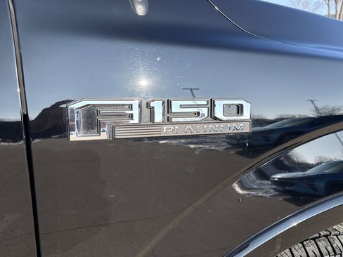 Used 2017 Ford F150 Platinum w/ Equipment Group 701A Luxury image 8