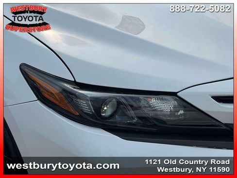 Used 2022 Toyota Camry SE w/ Cold Weather Package FWD image 12