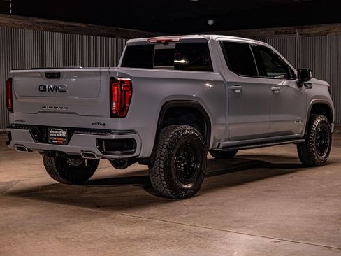 Used 2025 GMC Sierra 1500 AT4 w/ AT4 Premium Package AWD/4WD image 9
