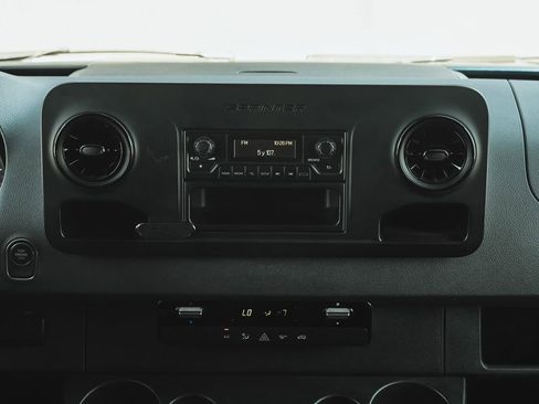 Used 2020 Mercedes-Benz Sprinter 2500 image 16