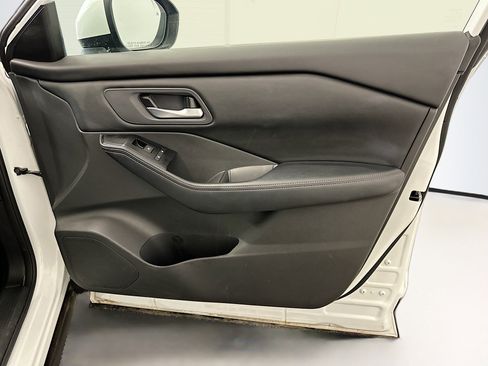 Used 2025 Nissan Rogue SV image 33