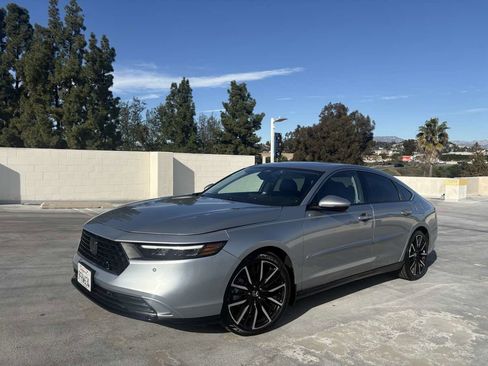 Used 2023 Honda Accord Touring image 2