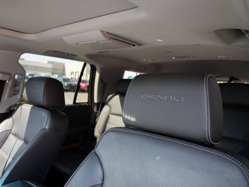 Used 2020 GMC Yukon Denali w/ Denali Ultimate Package image 18