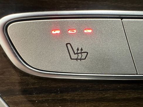 Used 2016 Mercedes-Benz C 300 4MATIC Sedan image 19