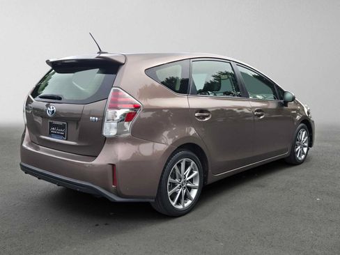 Used 2017 Toyota Prius V Five w/ Advanced Technology Package FWD image 3