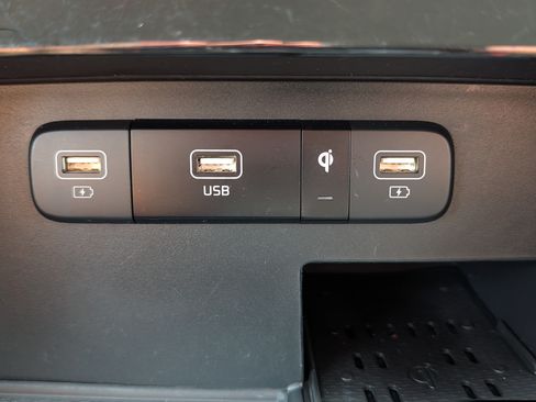 Used 2024 Kia Carnival SX FWD image 33