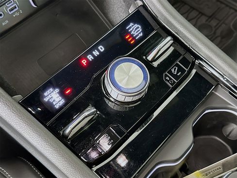 Used 2022 Jeep Grand Cherokee Overland w/ Luxury Tech Group IV image 17