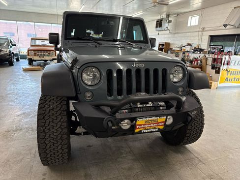 Used 2015 Jeep Wrangler Unlimited Rubicon w/ Connectivity Group AWD/4WD image 76