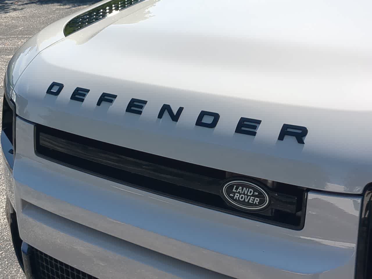 New 2026 Land Rover Defender 110 X-Dynamic SE AWD/4WD image 13