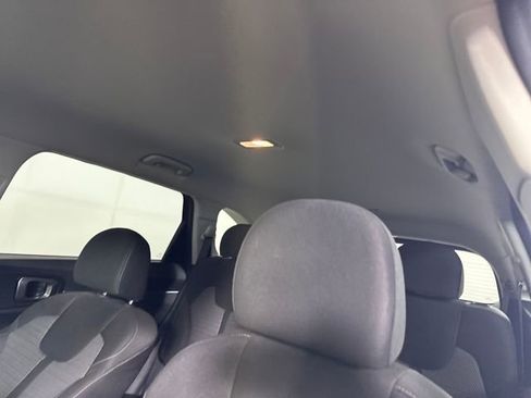 Used 2023 Kia Sorento LX image 12