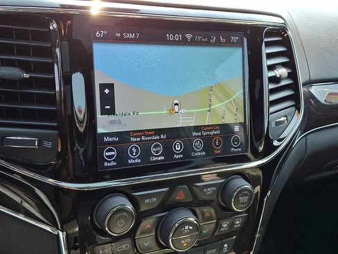 Used 2019 Jeep Grand Cherokee Overland AWD/4WD image 19