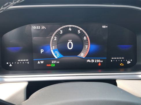 Certified 2025 Volkswagen Taos SE image 11