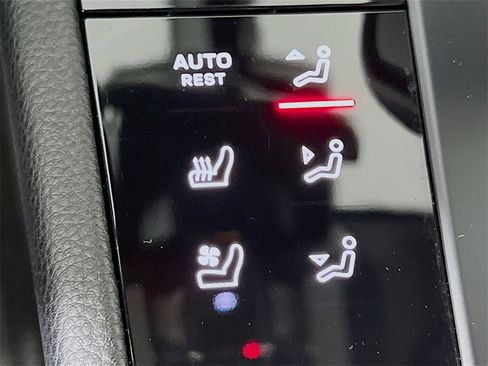 Certified 2022 Porsche Macan S image 23