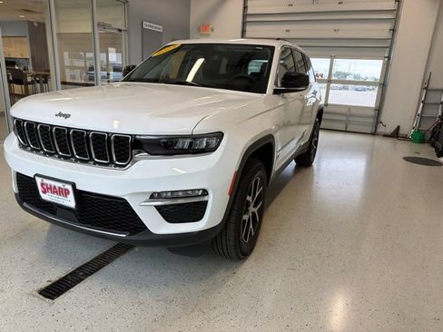 Used 2023 Jeep Grand Cherokee Limited AWD/4WD image 6