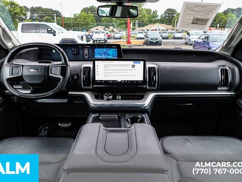Used 2025 Ford Expedition Platinum AWD/4WD image 32