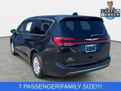 Used 2023 Chrysler Pacifica Touring-L FWD image 7