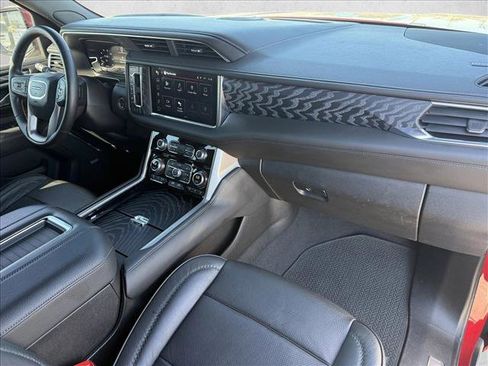 Used 2023 GMC Yukon Denali image 13