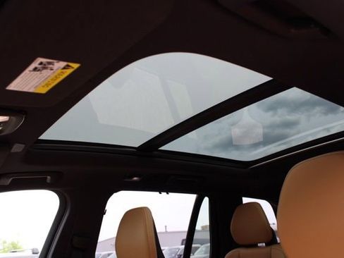 Certified 2025 Volvo XC90 T8 Ultra w/ Protection Package Premier AWD/4WD image 30