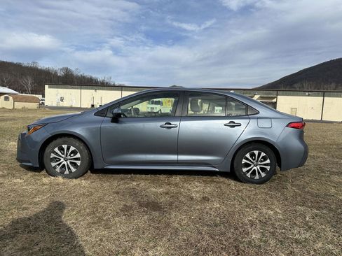 Used 2022 Toyota Corolla LE image 4