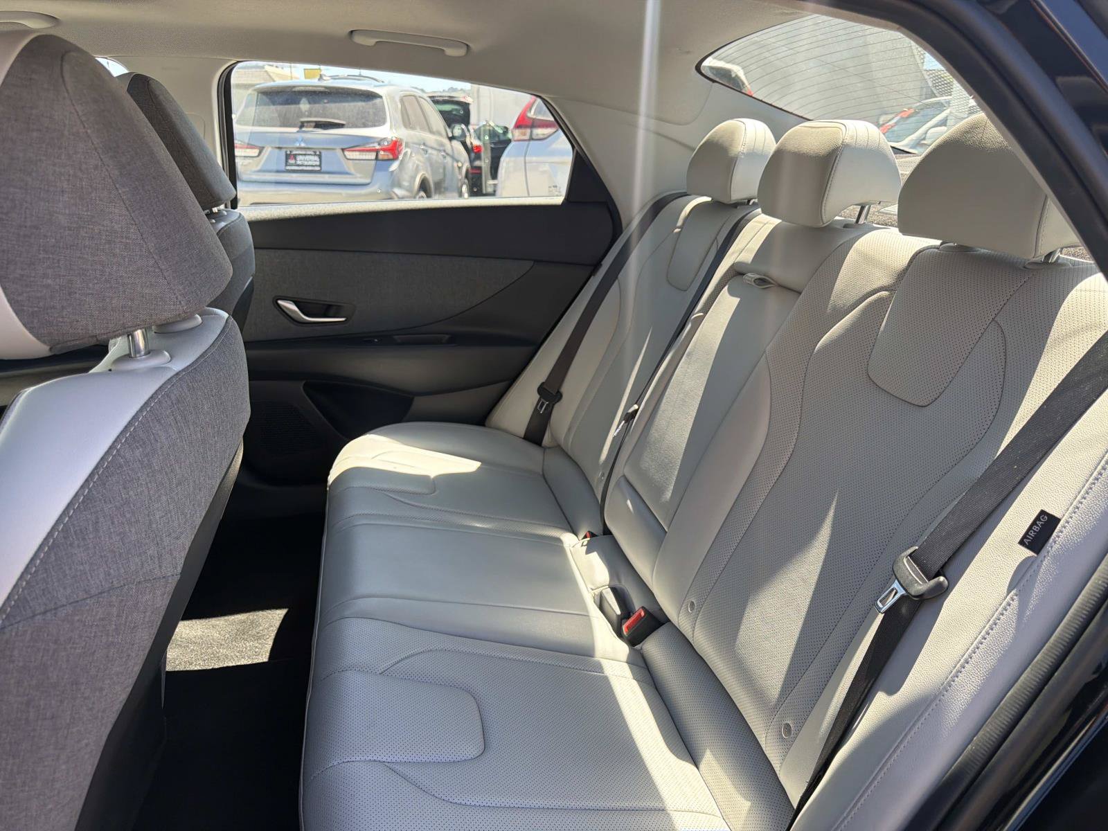 Used 2024 Hyundai Elantra Limited FWD image 12