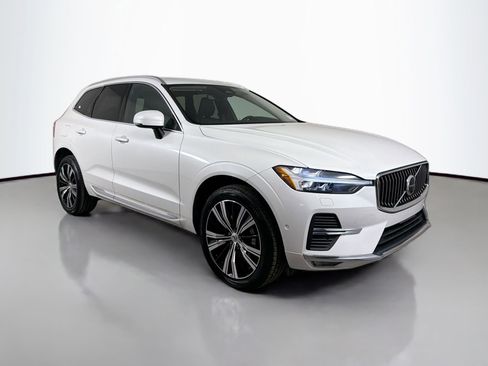 Used 2023 Volvo XC60 B5 Plus w/ Climate Package FWD image 3