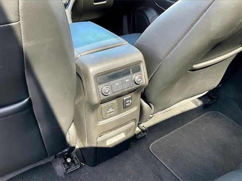 Used 2018 GMC Acadia SLT image 30